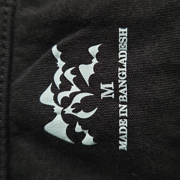 $1 WHEN BUNDLED Black Long Sleeve Shirt with Red Vampire Lips Design - Picture 3 of 4